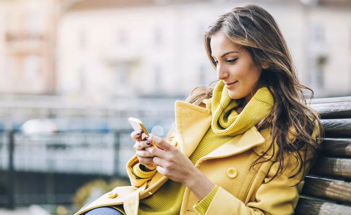  An Edward Jones client utilizes a financial tool on a mobile app to track her goals on the go.
