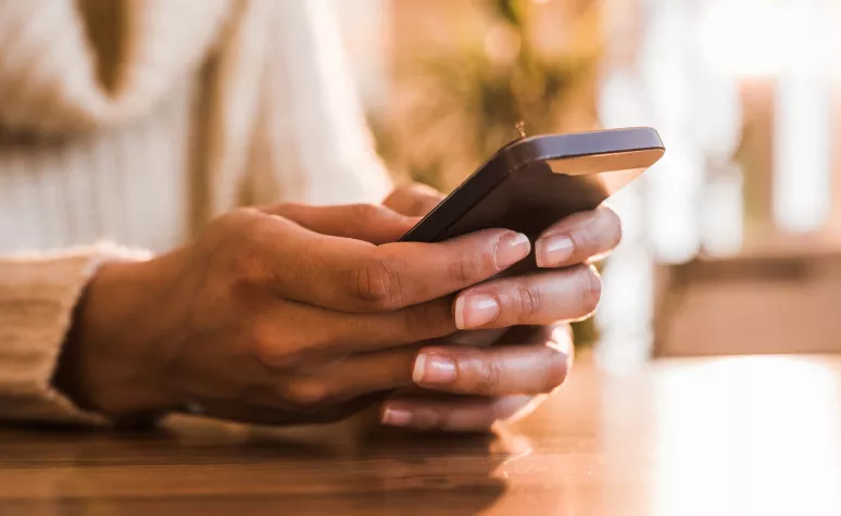 An Edward Jones client reads a text message on her mobile phone.